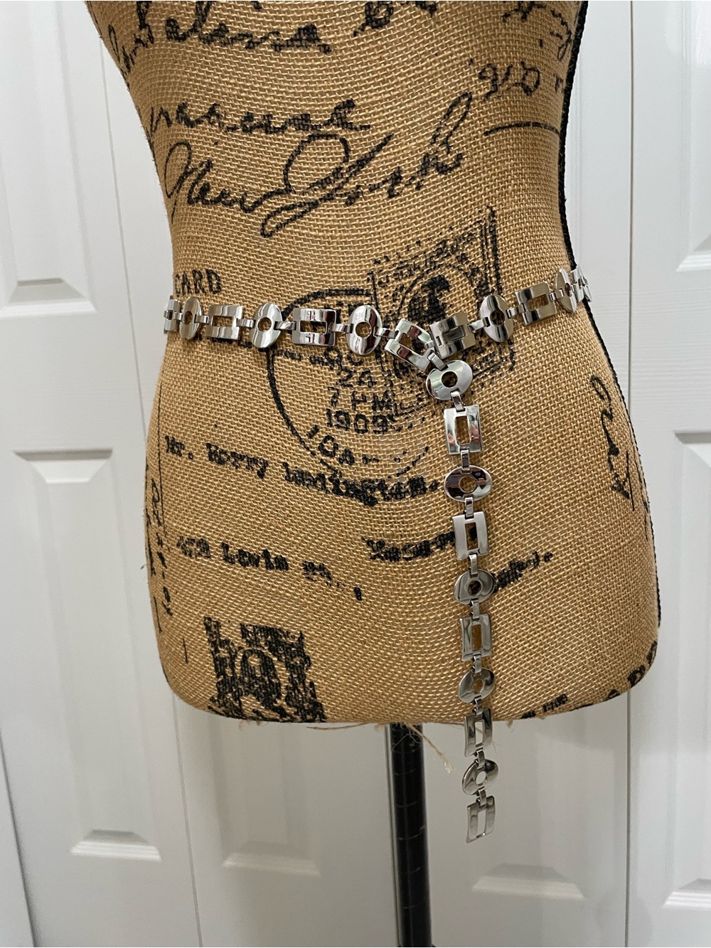 Women’s Silver Linked Drop Chain Belt - Adjustable Fashion Accent